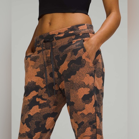 Lululemon Ready to Rulu‎ Jogger 29"
Heritage Speckle Camo Jacquard Graphite 2 - Picture 3 of 15